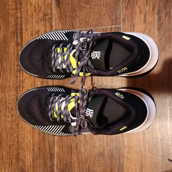 Men Nike Kyrie - Picture 6 of 9